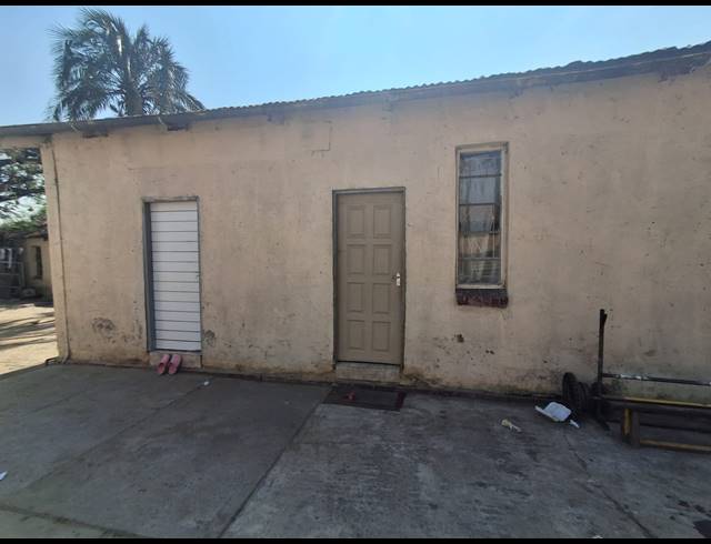 11 BEDROOM HOUSE FOR SALE IN VEREENIGING CENTRAL